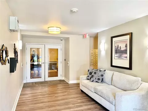 9019 E Panorama Cir #D-302, Englewood, CO 80112 photo 2