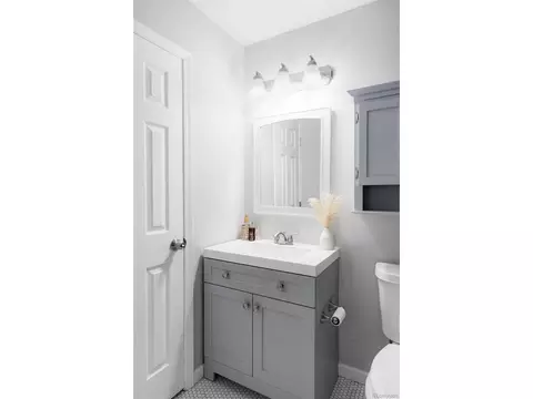 Bath - 9504 Pendleton Dr, Littleton, CO 80126 photo 2 of 4