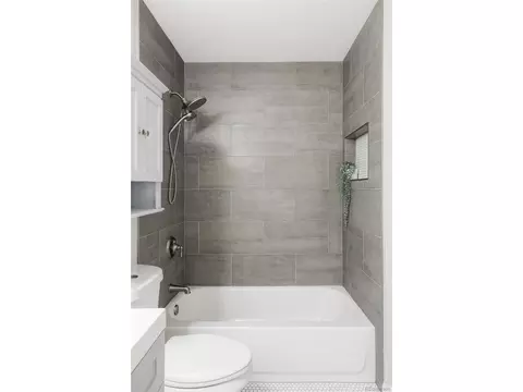 Bath - 9504 Pendleton Dr, Littleton, CO 80126 photo 3 of 4