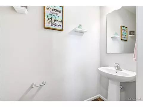 Bath - 7253 Shavano Ave, Longmont, CO 80504 photo 1 of 3