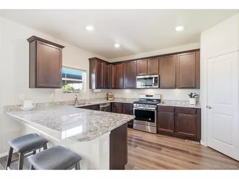 Kitchen - 7253 Shavano Ave, Longmont, CO 80504 photo 4 of 5