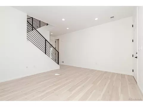 27820 E 10th Dr, Aurora, CO 80018 photo 5