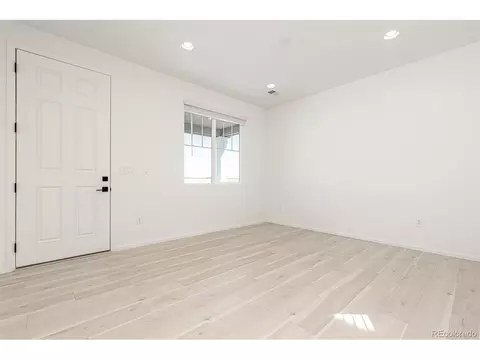 27820 E 10th Dr, Aurora, CO 80018 photo 4
