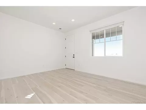 27820 E 10th Dr, Aurora, CO 80018 photo 3