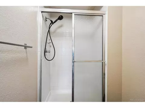 Bath - 19495 E Floyd Ave, Aurora, CO 80013 photo 2 of 4