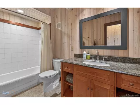 Bath - 942 Spruce Dr, Lyons, CO 80540 photo 4 of 4