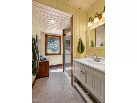 Bath - 942 Spruce Dr, Lyons, CO 80540 photo 3 of 4