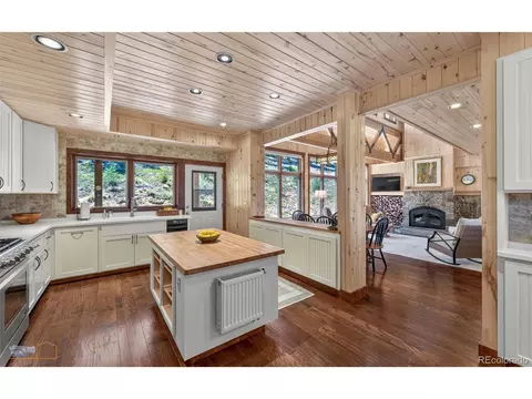 Kitchen - 942 Spruce Dr, Lyons, CO 80540 photo 4 of 4