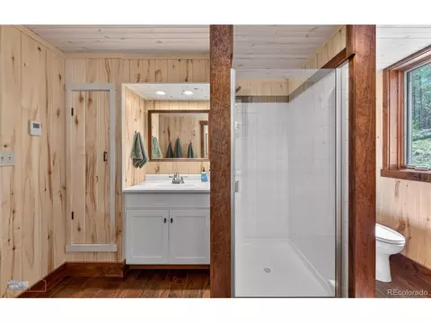 Bath - 942 Spruce Dr, Lyons, CO 80540 photo 2 of 4