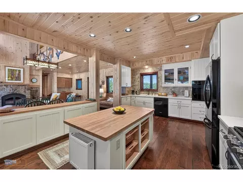 Kitchen - 942 Spruce Dr, Lyons, CO 80540 photo 3 of 4