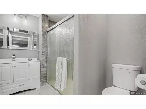 Bath - 18170 E Bethany Pl, Aurora, CO 80013 photo 3 of 4