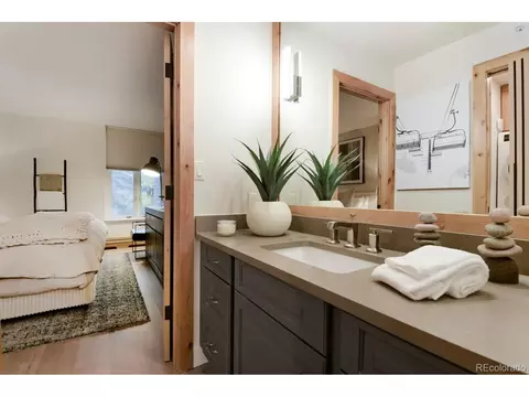 Bath - 292 E Meadow Dr #337, Vail, CO 81657 photo 1 of 3