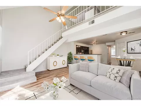 950 S Dahlia St #B, Denver, CO 80246