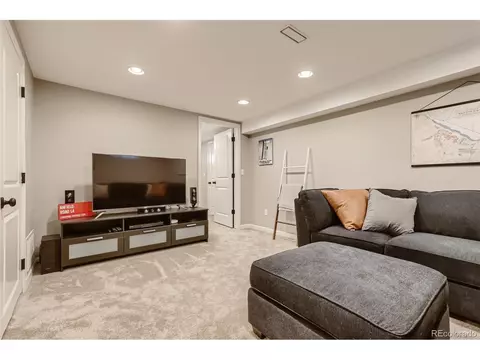 2575 Grape St, Denver, CO 80207 photo 18