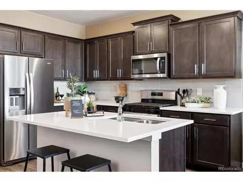 22484 E 6th Pl, Aurora, CO 80018 photo 5