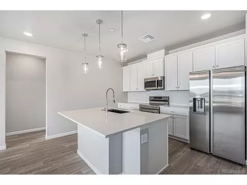 6153 N Ceylon St #5-208, Denver, CO 80249