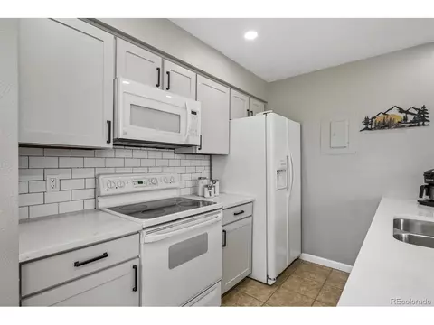 Kitchen - 13732 E Lehigh Ave #D, Aurora, CO 80014 photo 4 of 7