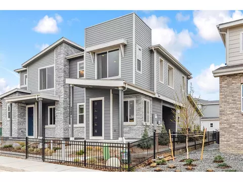 4588 S Versailles St #B, Aurora, CO 80015