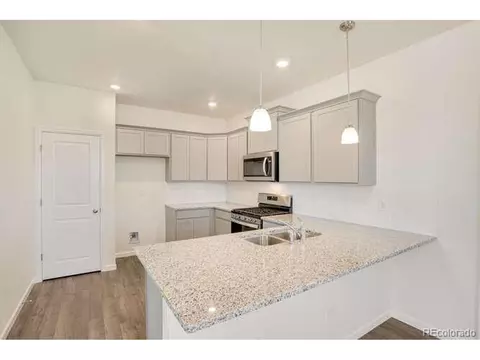 21985 E 9th Pl, Aurora, CO 80018 photo 2