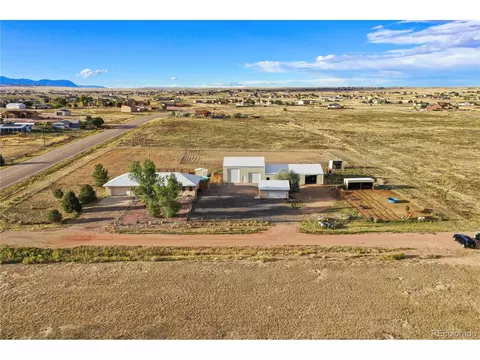 1211 E Dove Creek Dr, Pueblo, CO 81007