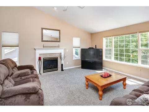 327 52nd Ave, Greeley, CO 80634 photo 3