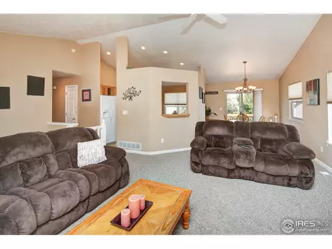 327 52nd Ave, Greeley, CO 80634 photo 4