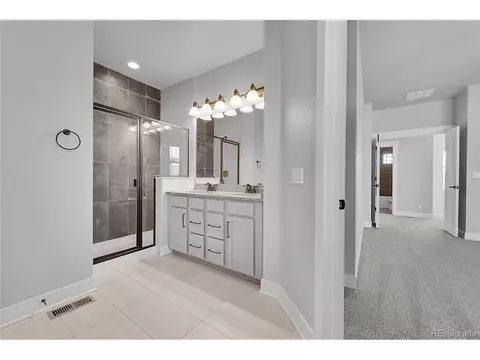 Bath - 10539 E 25th Dr, Aurora, CO 80010 photo 1 of 5