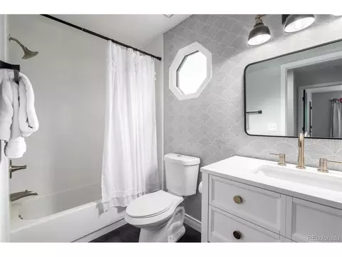 Bath - 739 Sage Pl, Berthoud, CO 80513 photo 3 of 4