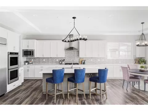 6843 S Vandriver Ct, Aurora, CO 80016