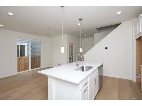 28426 E 6th Pl, Aurora, CO 80018 photo 9