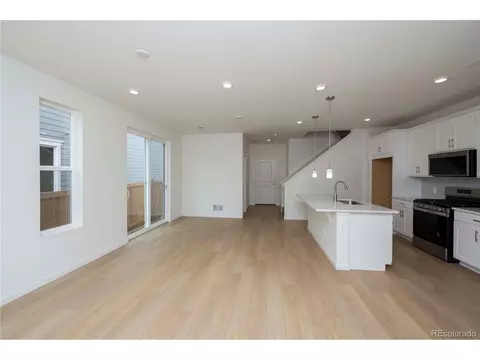 28426 E 6th Pl, Aurora, CO 80018 photo 2