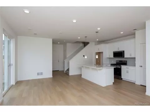 28426 E 6th Pl, Aurora, CO 80018 photo 3