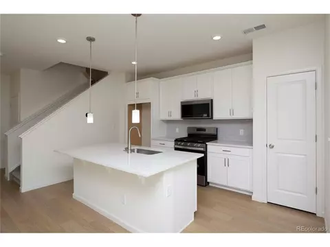 28426 E 6th Pl, Aurora, CO 80018 photo 8