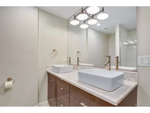 Bath - 7699 E Mineral Pl, Centennial, CO 80112 photo 4 of 5