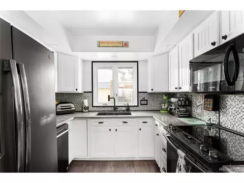 Kitchen - 17020 Easter Ave, Foxfield, CO 80016 photo 1 of 2