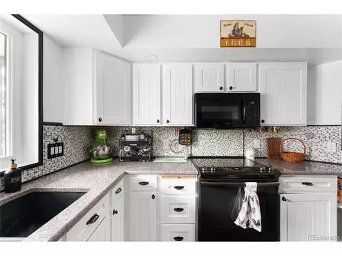Kitchen - 17020 Easter Ave, Foxfield, CO 80016 photo 2 of 2