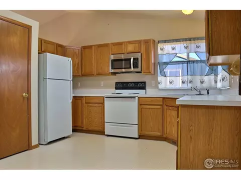 321 E Mountain Ash St, Milliken, CO 80543 photo 11