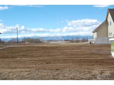 10121 Devonshire St, Longmont, CO 80504 photo 2