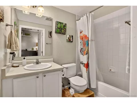 Bath - 837 E 17th Ave #3C, Denver, CO 80218 photo 1 of 2