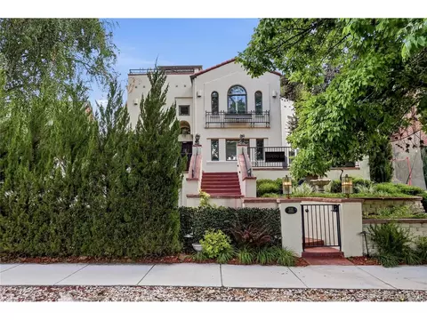 Exterior - 525 S Downing St, Denver, CO 80209 photo 9 of 12
