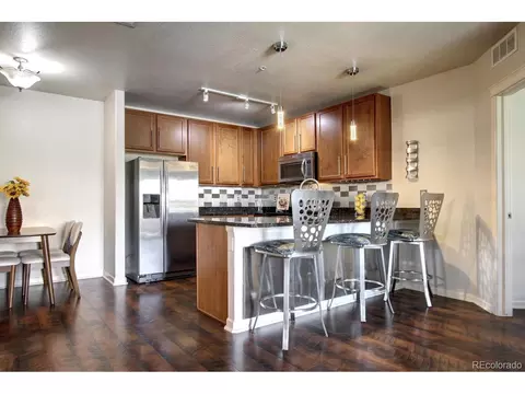 725 Elmhurst Dr #202, Highlands Ranch, CO 80129