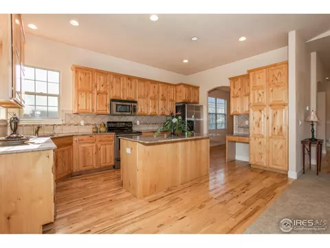 1999 Vineyard Dr, Windsor, CO 80550 photo 3