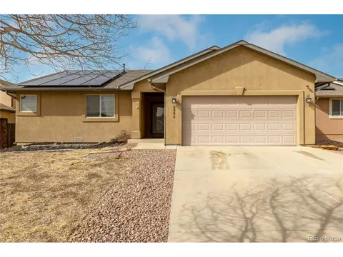 2305 Crestwood Ln, Pueblo, CO 81008