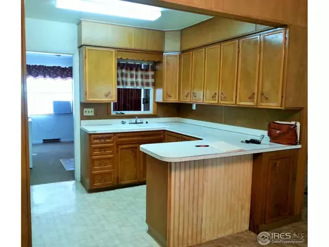 519 Walnut St, Sterling, CO 80751 photo 2