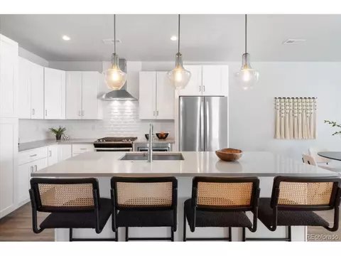 2952 S Delaware St, Englewood, CO 80110