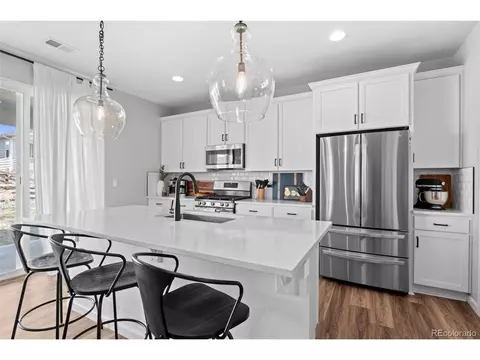 22033 E Stanford Dr, Aurora, CO 80015 photo 2