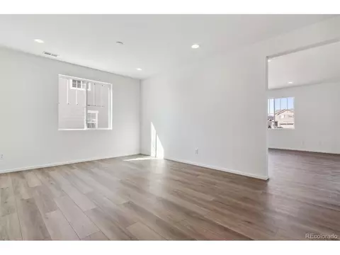 27555 E Byers Pl, Aurora, CO 80018 photo 7