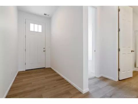 27555 E Byers Pl, Aurora, CO 80018 photo 4