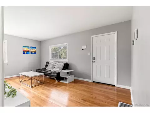 930 Macon St, Aurora, CO 80010 photo 3