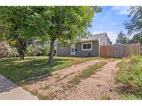 930 Macon St, Aurora, CO 80010 photo 2